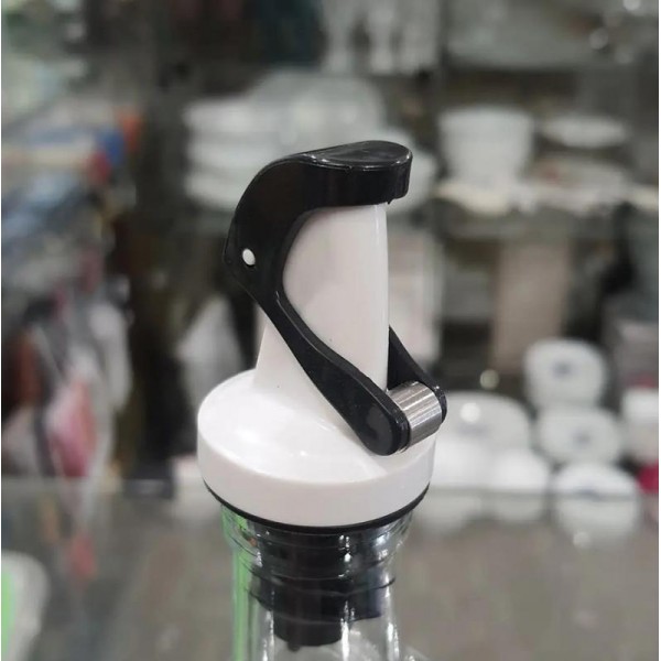 Скляна пляшка для олії / оцту "Bottle" 520мл кришка з дозатором (111651) Скляна пляшка для олії / оцту "Bottle" 520мл кришка з дозатором (111651)