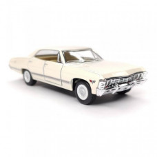 Машинка инерционная "1967 Chevrolet Impala" KT5458W-2 масштаб 1:36 (Белый)
